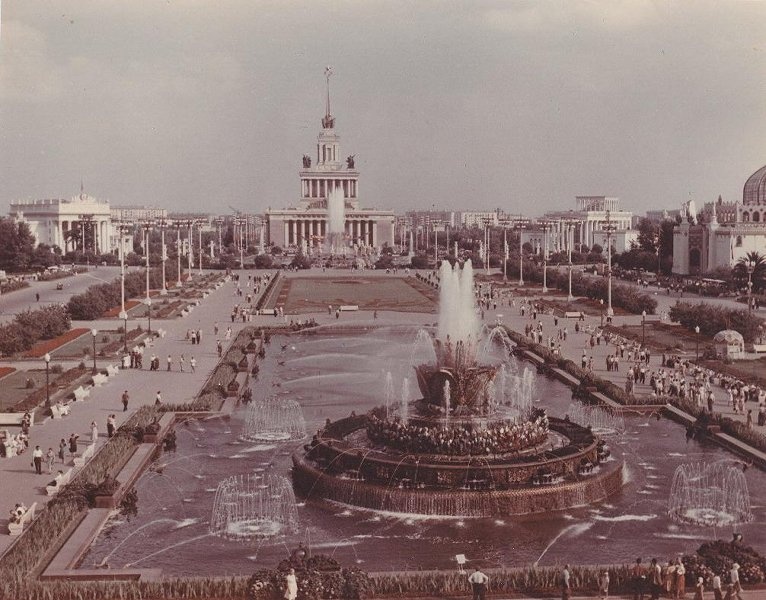 ВДНХ, 1955 - 1965, г. Москва. Выставка «Москва моя любимая» с этой фотографией.