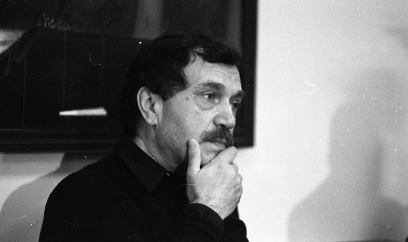 Василий Аксенов в редакции журнала «Юность», 1990 год, г. Москва. Видео «Василий Аксенов» с этой фотографией.