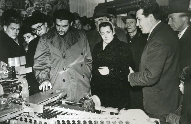 Эрнесто Че Гевара с женой Алейдой Марч на ВДНХ, 1964 год, Москва, ВДНХ
