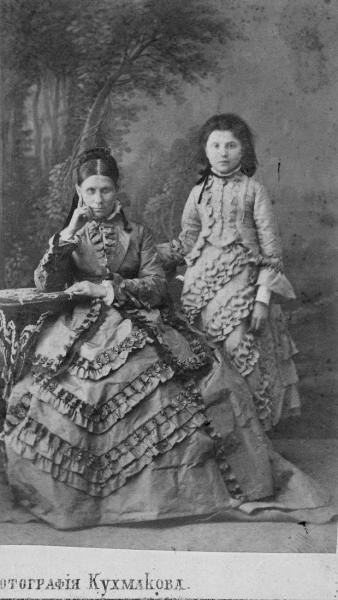 Двойной женский портрет, 1860-е, г. Казань. Альбуминовая печать.