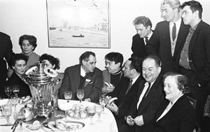 Валентин Катаев, Борис Полевой и сотрудники редакции журнала «Юность», 1961 год, г. Москва. Видео «Валентин Катаев. Тесный век» с этой фотографией.