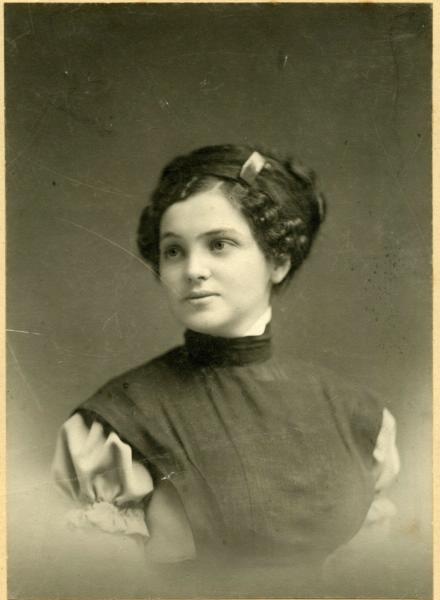 Погрудный портрет девушки, 1911 год, г. Воронеж