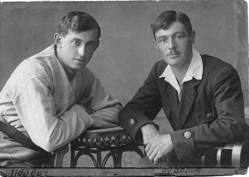 Портрет двух мужчин, 1920 год