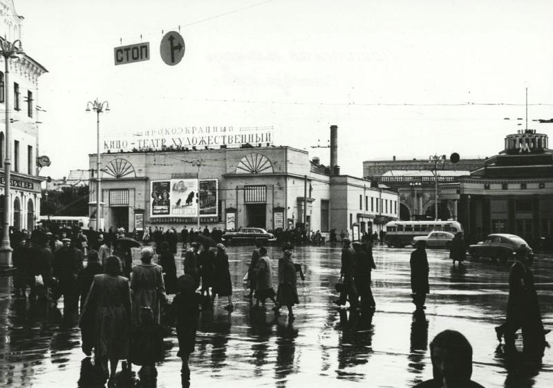 Арбатская площадь, 9 января 1956 - 30 сентября 1956, г. Москва, Арбатская пл.. Выставка «Для совместного просмотра» с этой фотографией.