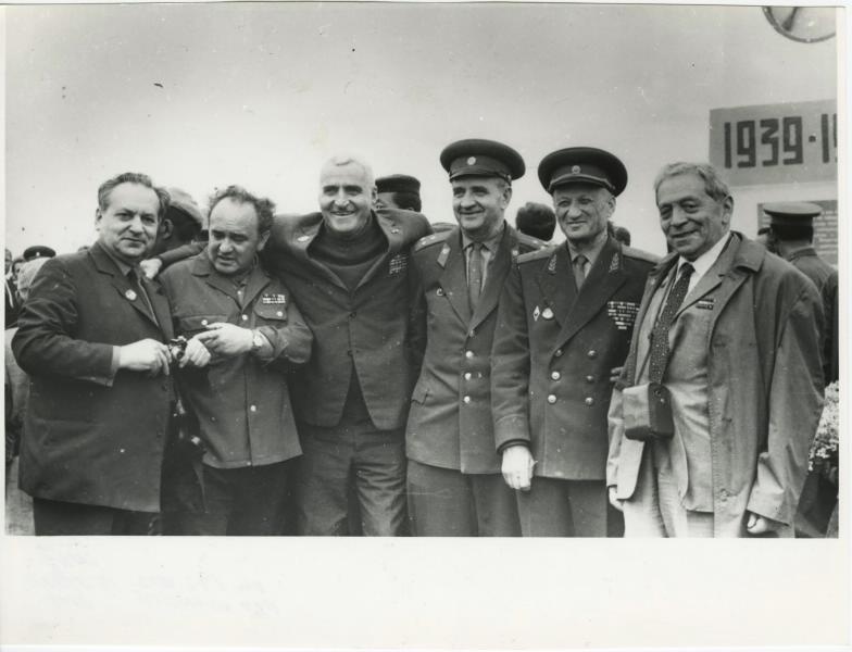 Виктор Темин и Константин Симонов среди ветеранов, 1970-е
