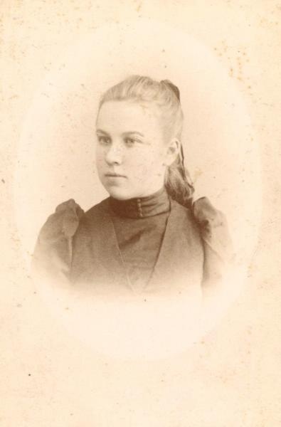 Портрет девушки, 1890-е, г. Санкт-Петербург