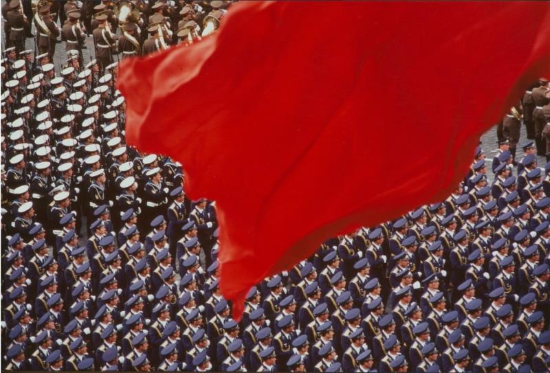 Парад на Красной площади, 9 мая 1984, г. Москва. Выставка «Яркие восьмидесятые: СССР на пороге перемен» с этой фотографией.&nbsp;
