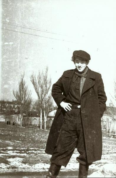 Портрет молодого человека, 1953 год, Украинская ССР, г. Днепропетровск. С 2016 года – город Днепр.