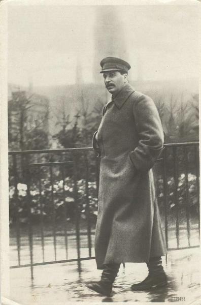 Иосиф Сталин, 1932 год. Выставка «ПКиО им. Сталина» с этой фотографией.&nbsp;