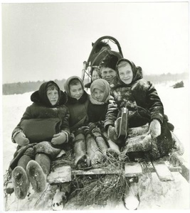 Долой из школы, 1968 год, г. Вологда. Выставки&nbsp;«По России на санях» и «СССР в 1968 году» с этой фотографией.
