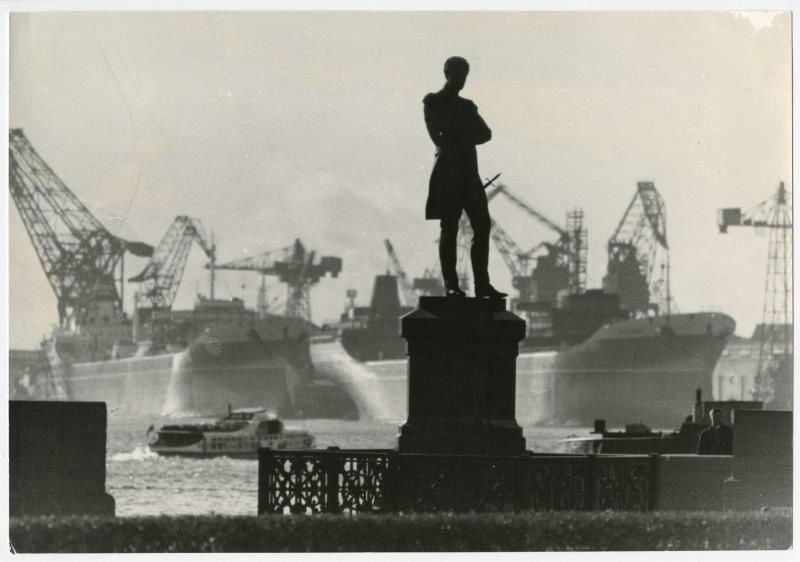 Памятник Крузенштерну на Корабельной набережной, 1961 - 1969, г. Ленинград, Корабельная набережная