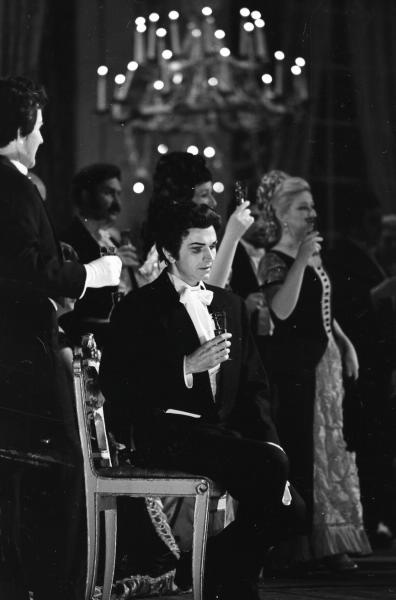 Певец, солист Большого театра Денис Королев в роли Альфреда в опере «Травиата», 1977 год, г. Москва. 