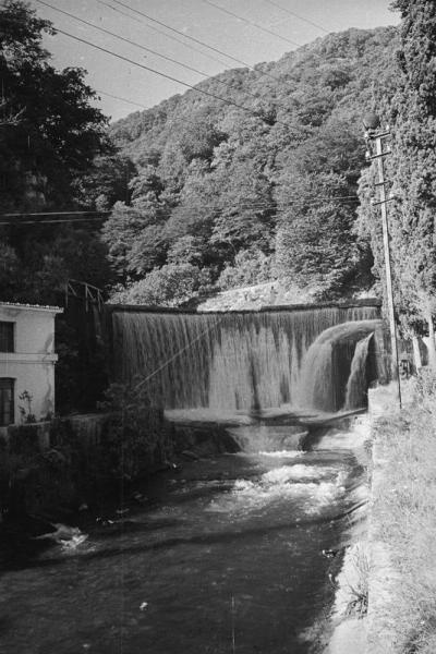 Водопад в горах, 1930-е, Абхазская АССР, г. Новый Афон