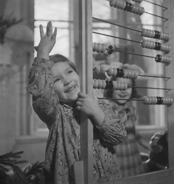 «Мама пришла!», 1959 год. Девочка в детском саду.Выставка «Счастливые люди Всеволода Тарасевича» с этой фотографией.&nbsp;
