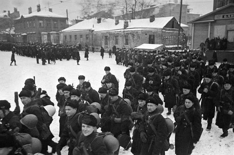 «Резервы идут на фронт», 1942 год, г. Москва