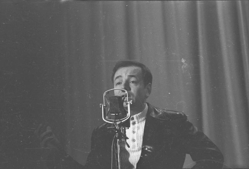 Выступление поэта Андрея Вознесенского, 1960-е, г. Москва