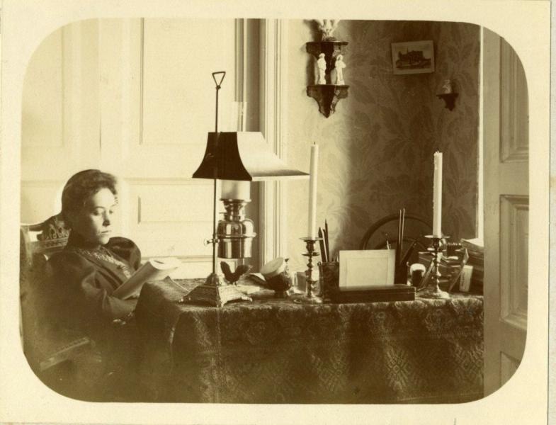 Девушка в интерьере, 1900-е