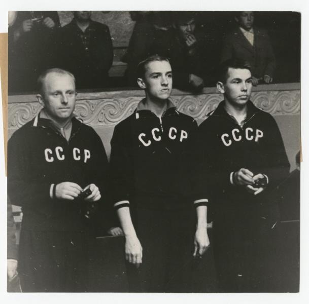 Сборная СССР по настольному теннису, октябрь 1961, г. Москва. Слева направо: Альгимантас Саунорис, Геннадий Аверин, З. Колнинь.