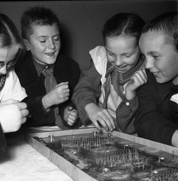 Школа-интернат. Увлекательная игра, 1956 год, Ленинградская обл., г. Пушкин