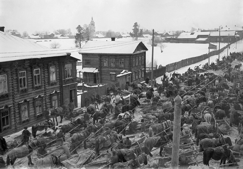 Обозы, 1928 год, г. Галич. Выставка «Зима 1920-х» с этой фотографией.