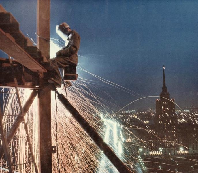 Строители Москвы, 1966 год, г. Москва. Строительство здания СЭВ.Выставка «Ни дня без стройки!» с этой фотографией.