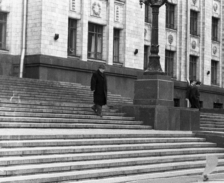 На лестнице перед подъездом МГУ, 1963 - 1964, г. Москва