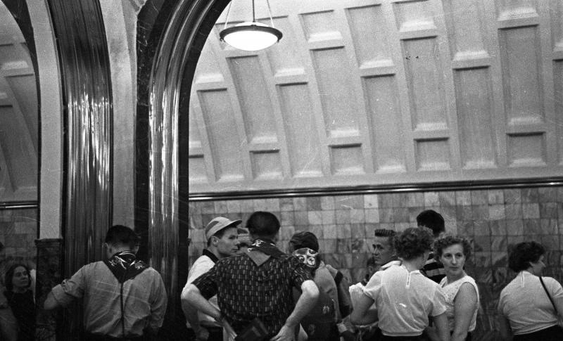 VI Всемирный фестиваль молодежи и студентов. На станции метрополитена «Маяковская», 28 июля 1957 - 11 августа 1957, г. Москва
