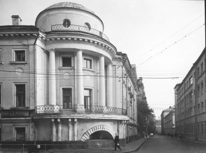 Дом Шереметева (Разумовского), 1970-е, г. Москва. Выставка «Пустые улицы двух столиц» с этой фотографией.&nbsp;