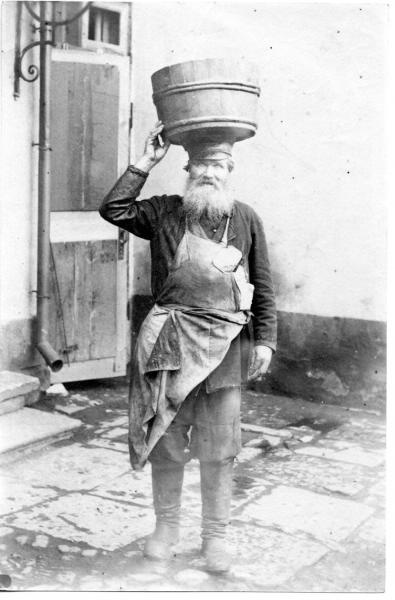 Ремесленник, 1910-е. Выставка «Лица ушедшей эпохи» с этой фотографией.&nbsp;