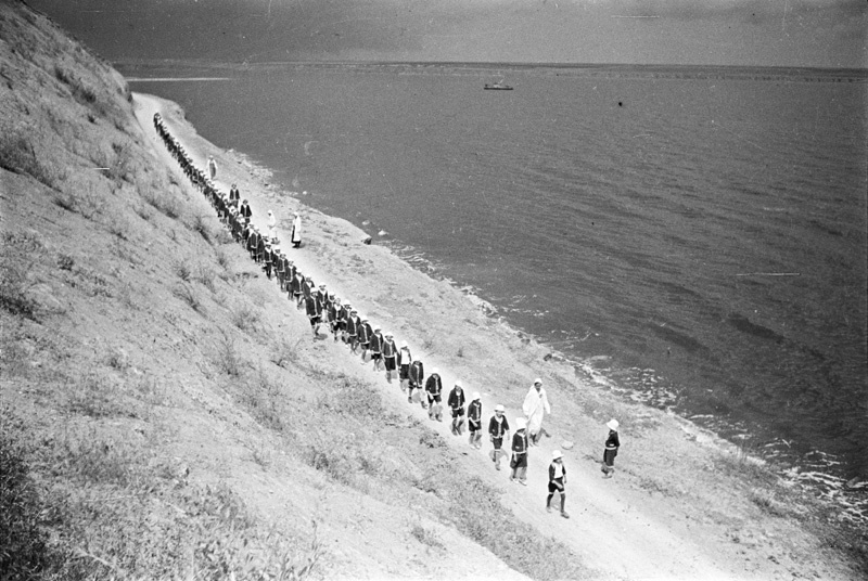 Дети на морской прогулке, август 1936, Украинская ССР, г. Одесса. Выставка «Українська РСР» с этой фотографией.