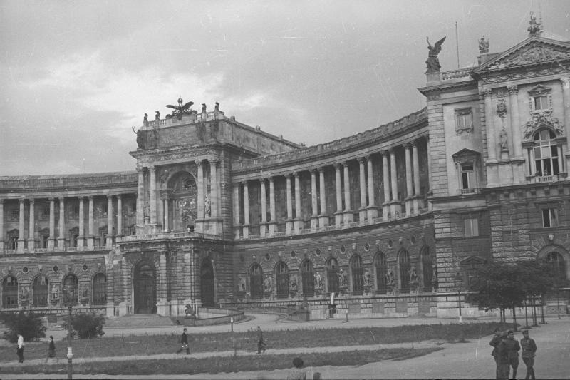 Дворец Хофбург, июнь - август 1945, Австрия, г. Вена