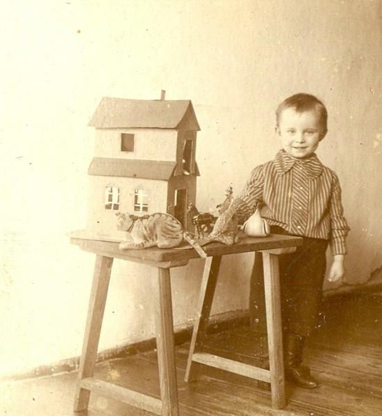 Портрет мальчика, 1900-е. Выставка «Дореволюционная Россия: дети и их игрушки» с этой фотографией.&nbsp;