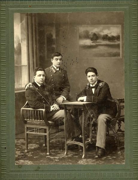 Студенты, 1910-е, Саратовская губ., г. Царицын. Город Царицын - ныне Волгоград.