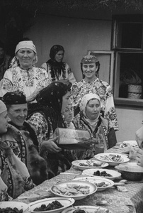 На свадьбе. За столом, 1960 год, Украинская ССР, Черновицкая обл.