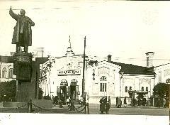Памятник Владимиру Ленину у Финляндского вокзала в Ленинграде, 1933 год, г. Ленинград