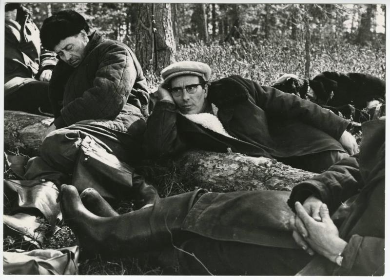 Самотлор, 1968 год, Тюменская обл.. Нефтяники отдыхают в тайге.