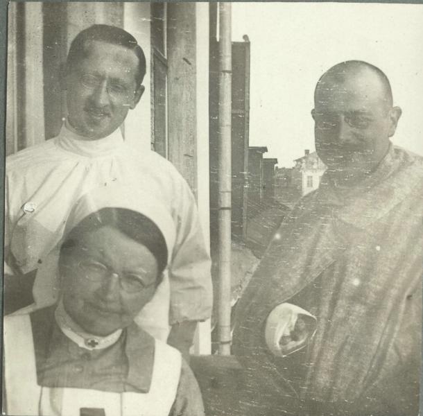 Групповой портрет, 1914 - 1918. Из серии «Хроники жизни полевого госпиталя».