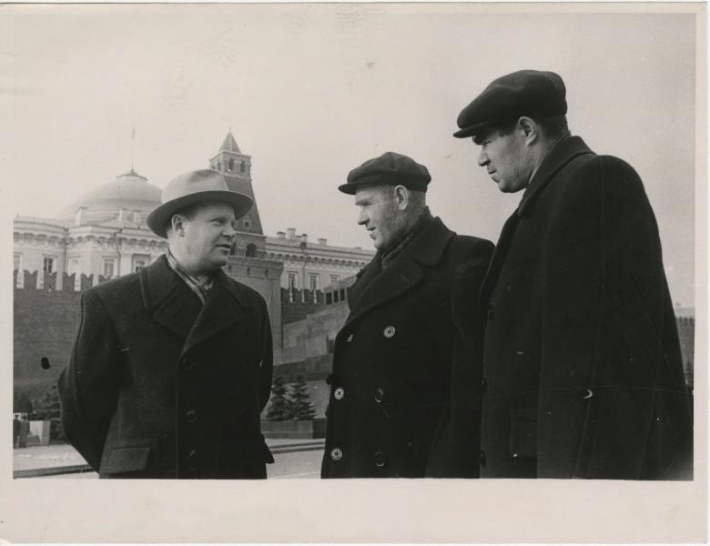 На Красной площади в Москве. М. А. Орлов, И. И. Малякин и Н. А. Ваняев, 1957 - 1959, г. Москва
