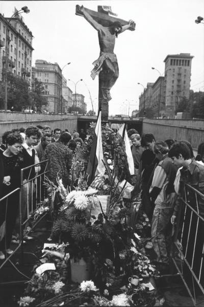 Август-91, август 1991, г. Москва. Выезд из тоннеля на Садовом кольце - место гибели троих защитников Белого дома.
