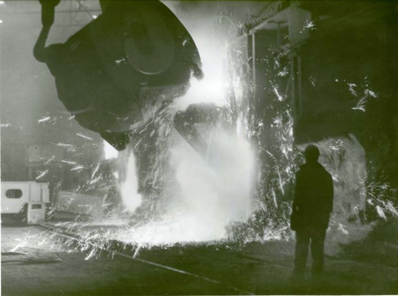 Идет разливка 100-миллионной тонны череповецкой стали в изложницы, 5 октября 1979, г. Череповец и Череповецкий район