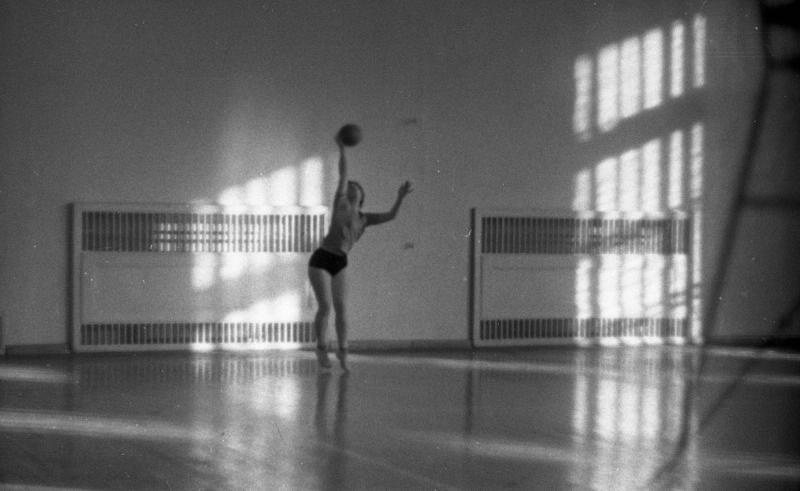 Девушка с мячом, 1963 - 1964, г. Москва