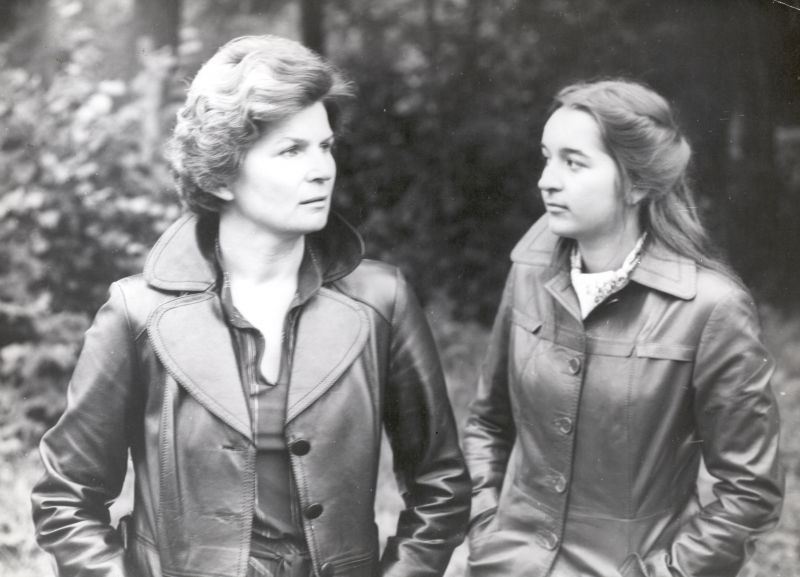 Валентина Терешкова с дочерью Еленой, 1982 год, г. Ярославль. Выставка «День матери» с этой фотографией.