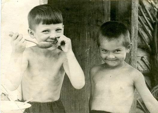 Портрет двух мальчиков, 1930-е. Выставка «Детские глаза поколений» с этой фотографией.