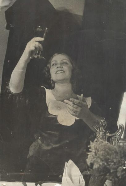 Женский портрет, 1939 - 1949. Жена фотографа Александра Гринберга Любовь Островская.