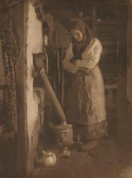 «Закипает», 1924 год. Выставка «Лучшие фотографии. У печи» с этим снимком.