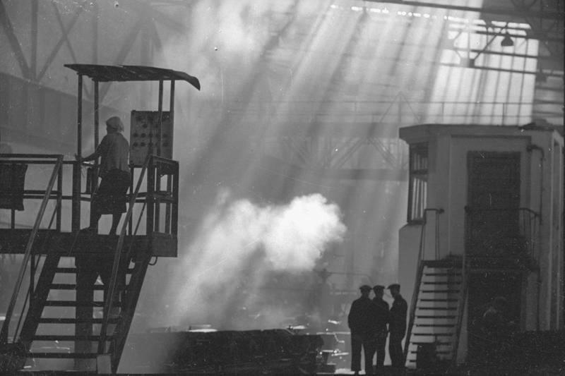 В прокатном цехе, 1937 год, г. Магнитогорск