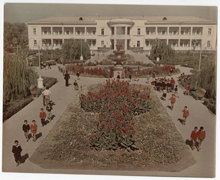 Республиканская комплексная школа-интернат, 1960-е, Таджикская ССР