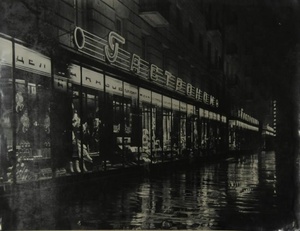 Гастроном № 1, 1961 год, г. Сталинград. Ныне Волгоград.Выставка «СССР в 1961 году» с этой фотографией.