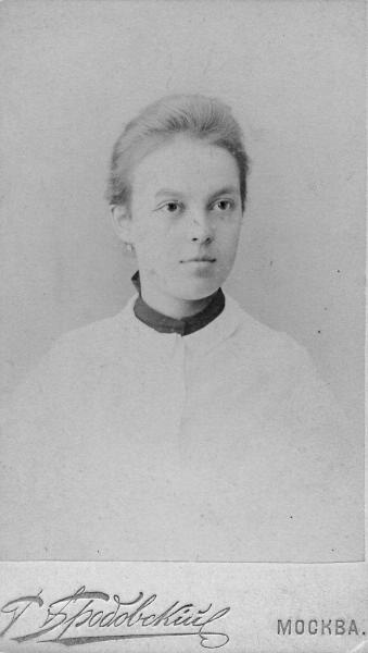 Портрет девушки, 13 июня 1893, г. Москва. Альбуминовая печать.
