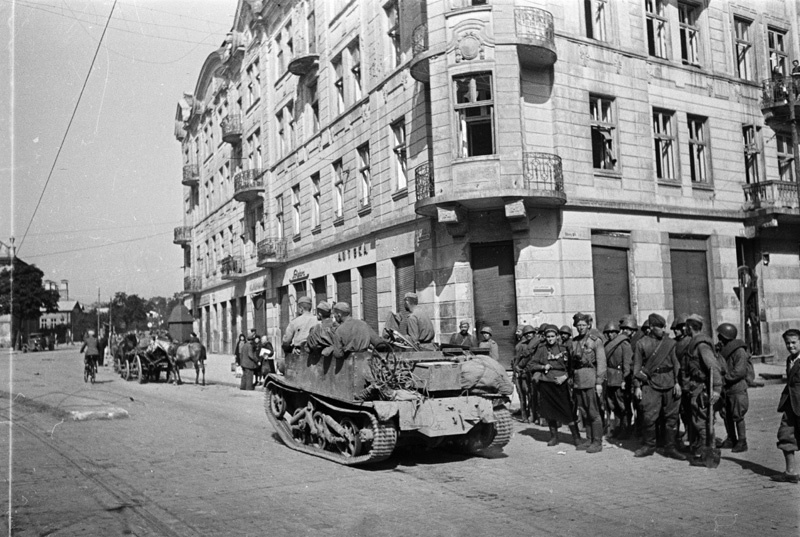Советская армия на улицах Львова, 13 июля 1944 - 29 августа 1944, Украинская ССР, г. Львов. Львовско-Сандомирская операция.